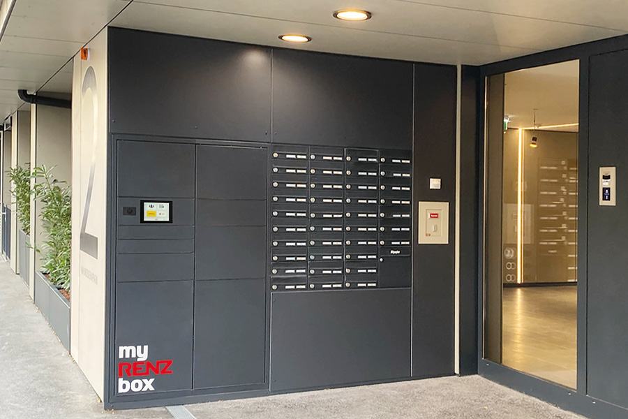 Briefkastenanlage mit integriertem Paketfach