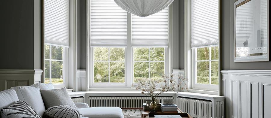 Plissee an einem Fenster